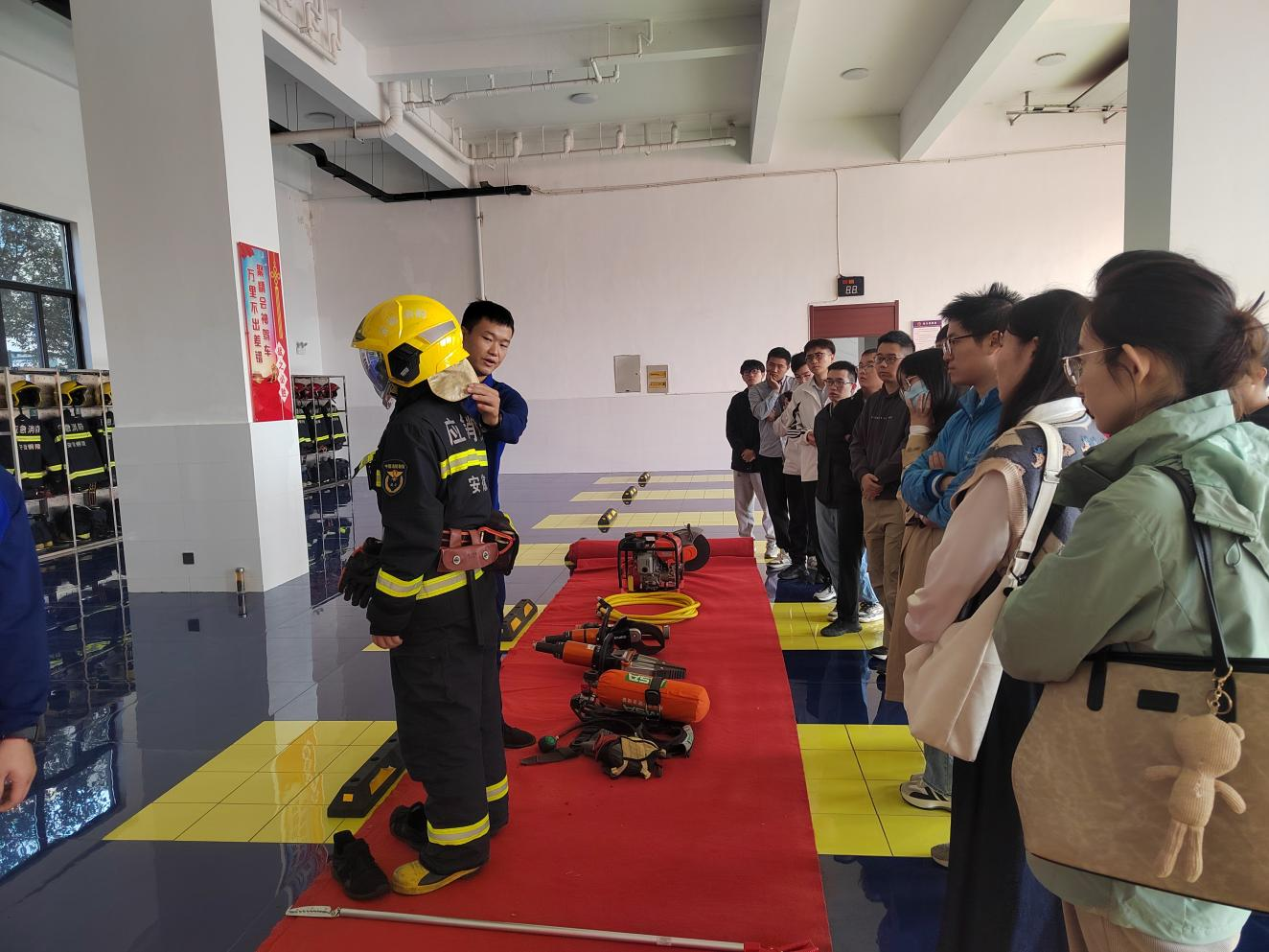 設(shè)計(jì)團(tuán)支部開展“消防安全在我心,青春力量共守護(hù)”