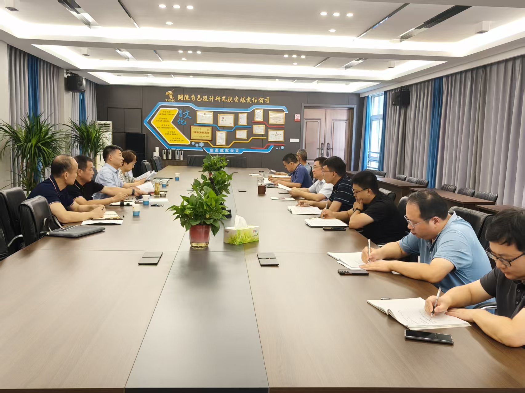 集團公司總經理助理李新到設計院調研